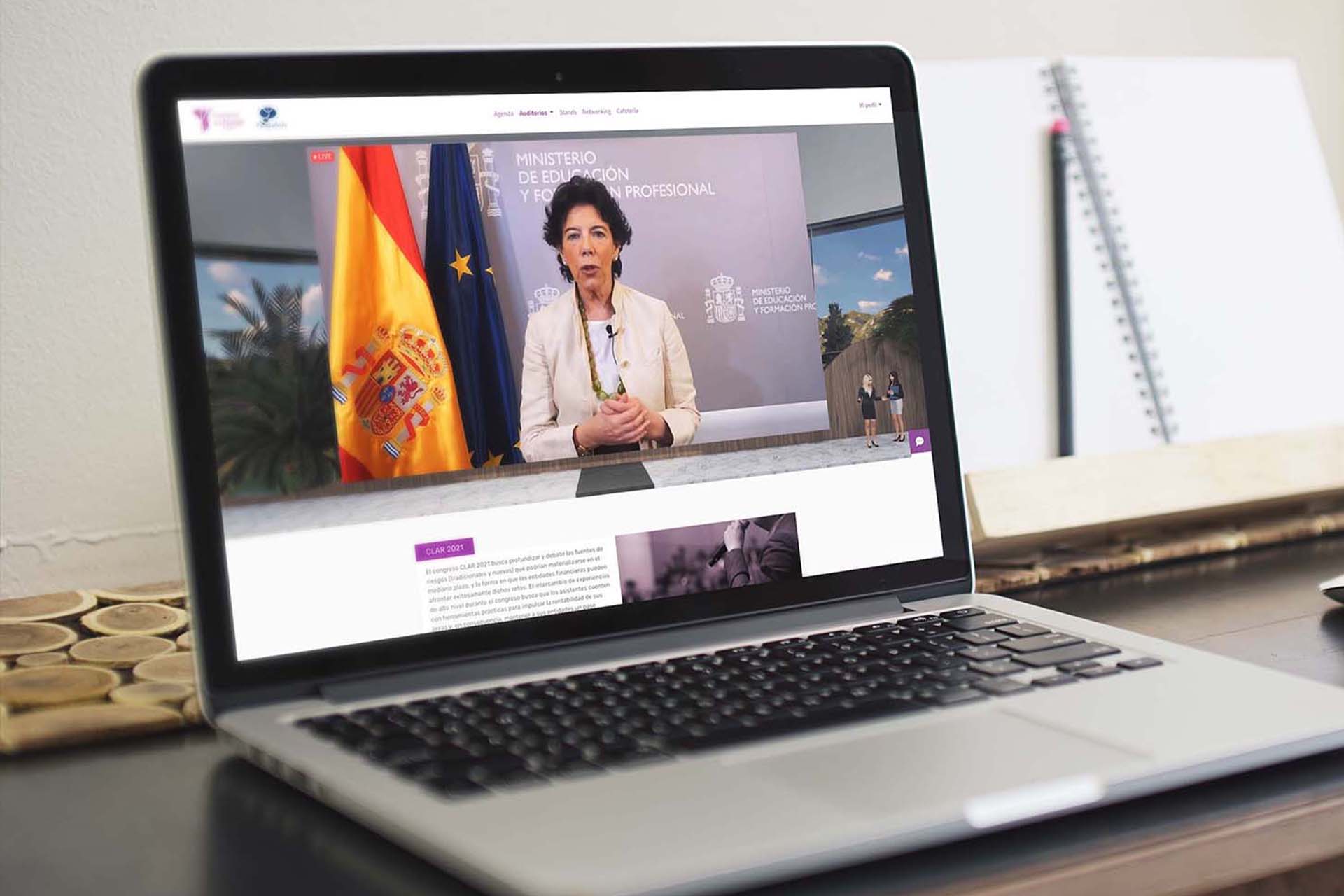 Ponencia híbrida en una convención interactiva