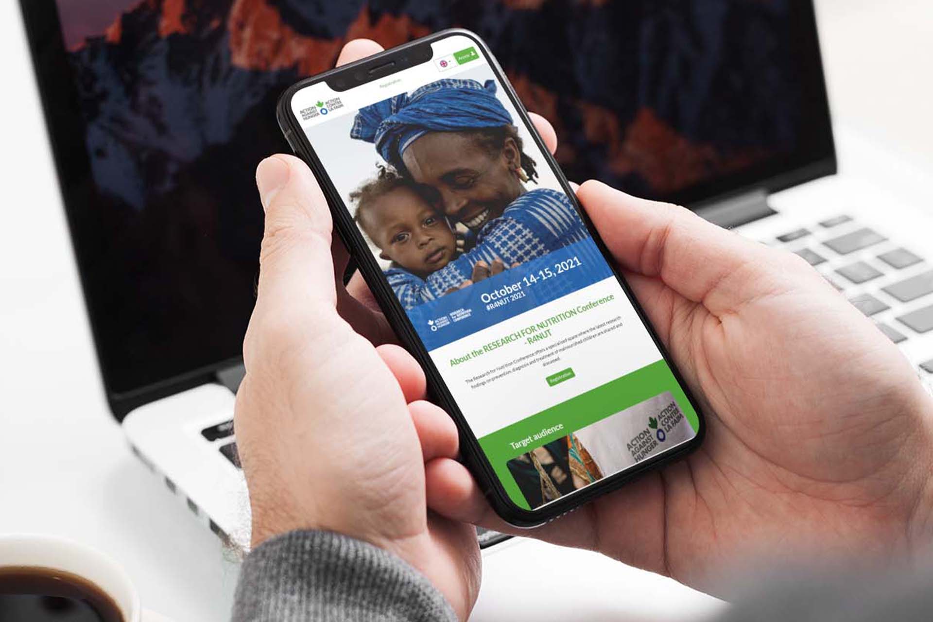 teléfono móvil que muestra el evento digital responsive